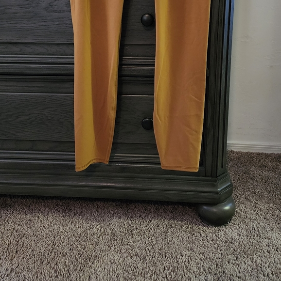 Vuori Ribbed Studio Dark Mustard Golden leggings - Picture 10 of 12